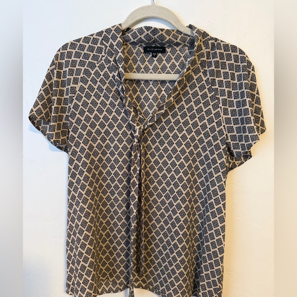 Pleione Black and Tan Diamond Print Blouse with Scarf Detail Small
